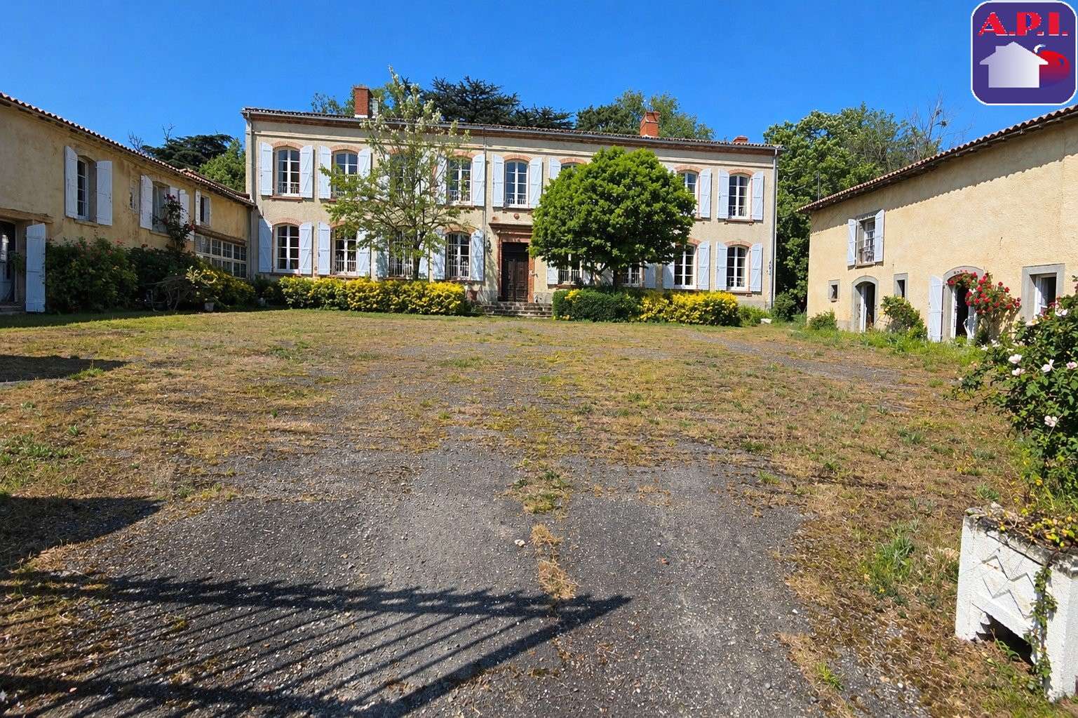 PROPRIÉTÉ DE PRESTIGE AVEC DÉPENDANCES SUR PARCELL