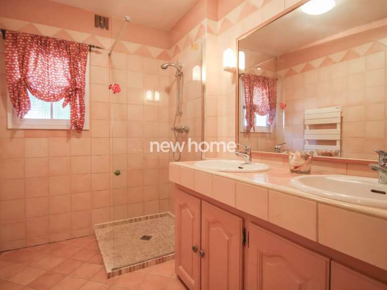 Maison Saint-Raphaël - 5 chambres - 275m²