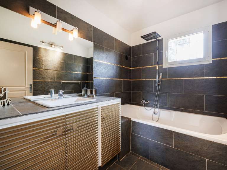 Maison Porto-Vecchio - 4 chambres - 200m²
