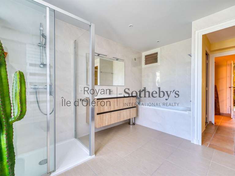 House Breuillet - 7 bedrooms - 260m²