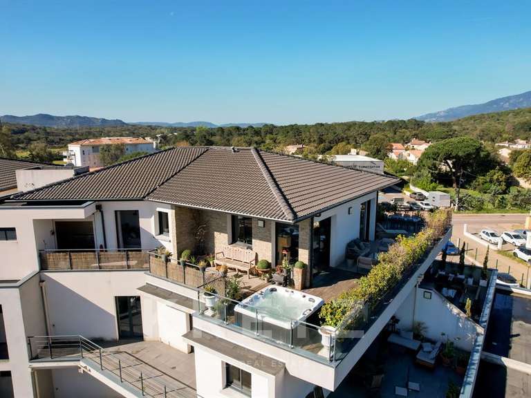 Appartement Porto-Vecchio - 3 chambres - 120m²