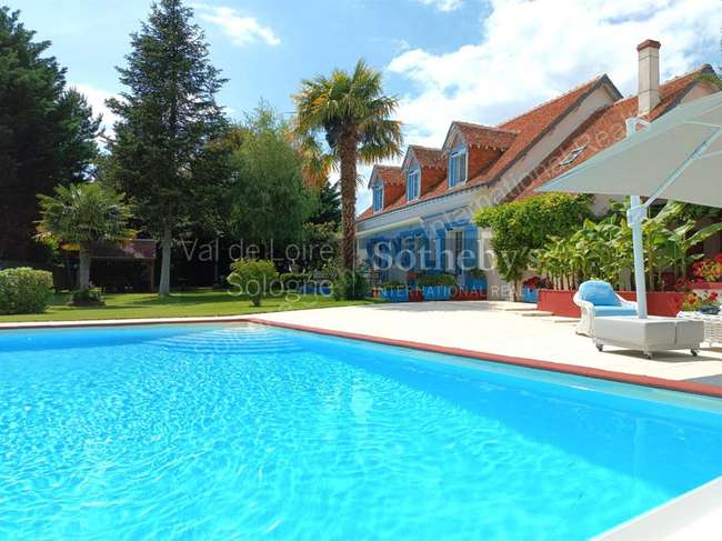 Maison 9 pièces 230 m² · à Chémery · 230 m² · 525 000 €