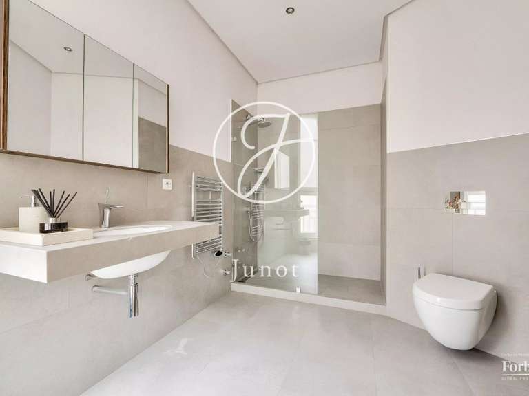 Appartement Paris 16e - 4 chambres - 211m²