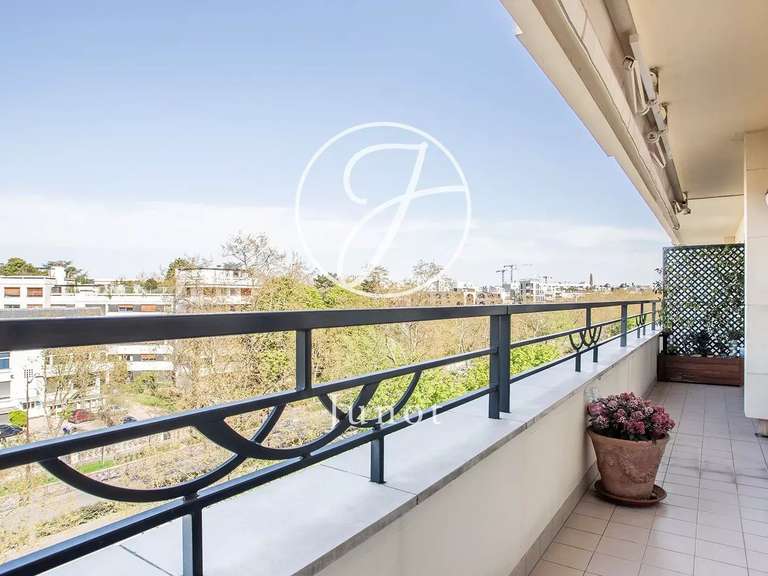 Apartment Neuilly-sur-Seine - 3 bedrooms - 295m²