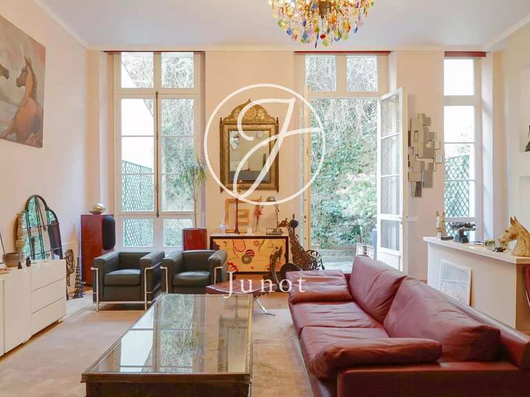 Appartement Paris 3e - 1 chambre - 154m²