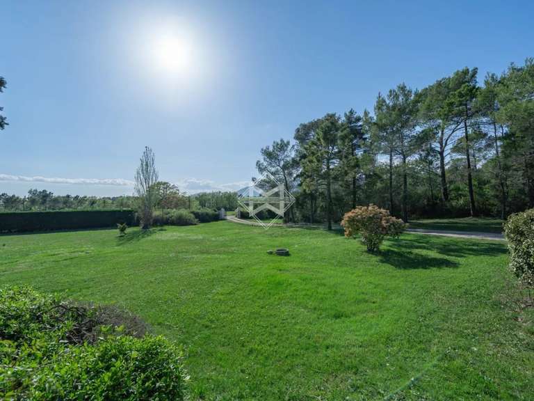 House Tourrettes - 5 bedrooms - 196m²