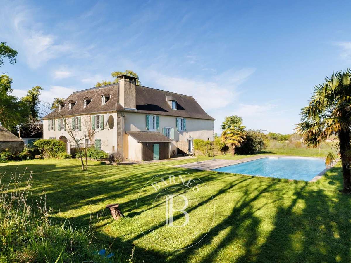 Unusual property Navarrenx