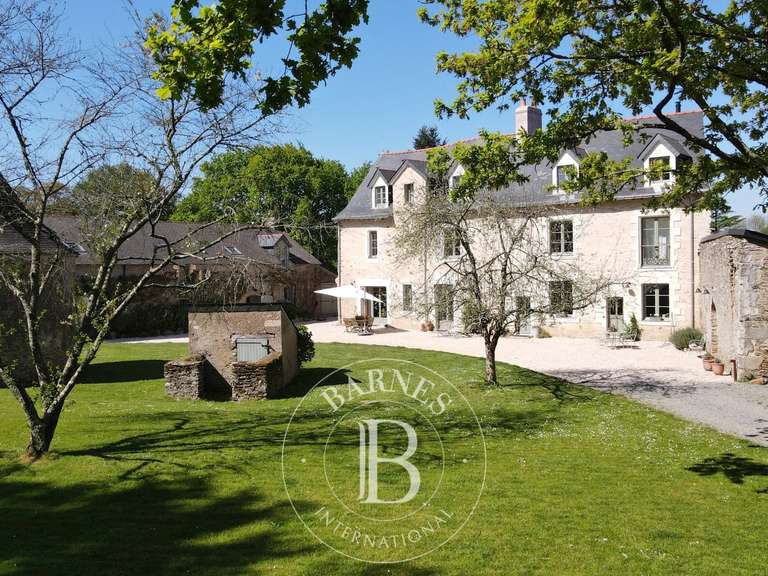 House Sucé-sur-Erdre - 577m²