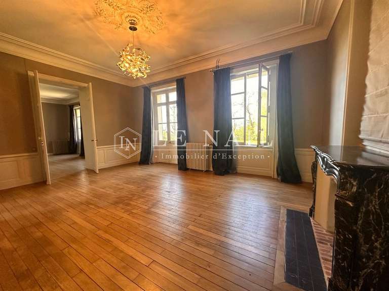 Castle Frossay - 7 bedrooms - 374m²