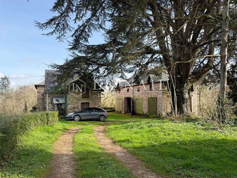Château Laval - 13 chambres - 600m²