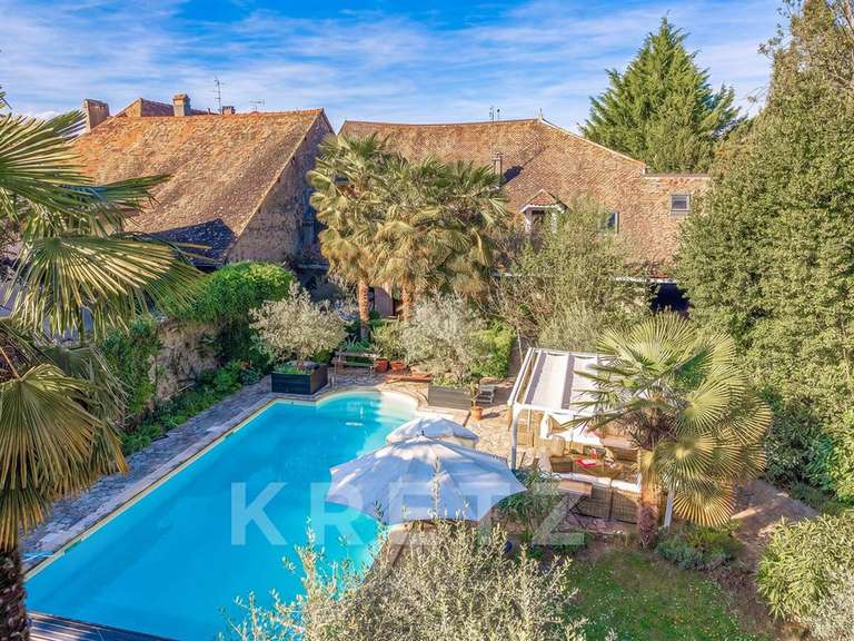 Maison Veigy-Foncenex - 8 chambres - 520m²