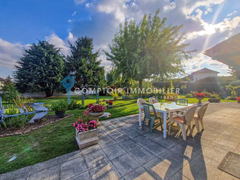 Maison Saint-Jean-de-Moirans - 4 chambres - 197m²