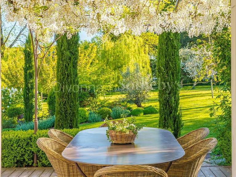 Maison Chevry - 5 chambres - 415m²
