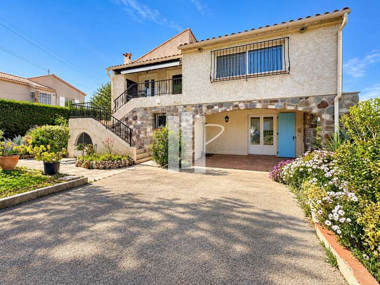 Villa Puget-sur-Argens - 4 chambres - 184m²