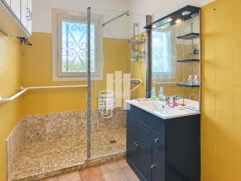 Villa Puget-sur-Argens - 4 chambres - 184m²