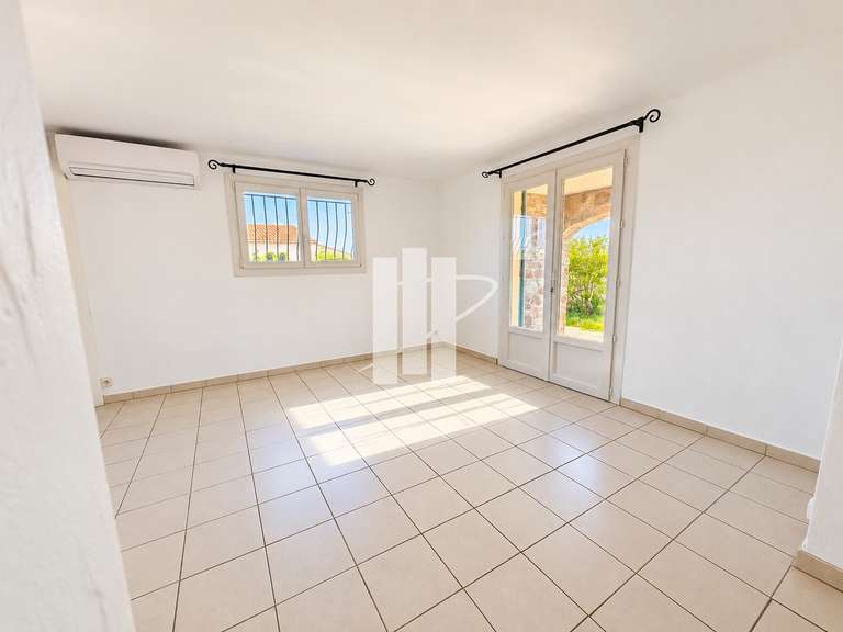 Villa Puget-sur-Argens - 4 chambres - 184m²