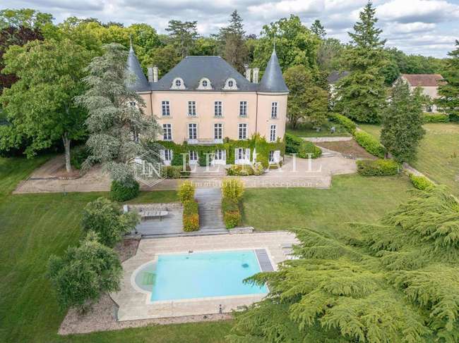 Maison 13 pièces 500 m² · à Bourges · 500 m² · 1 500 000 €