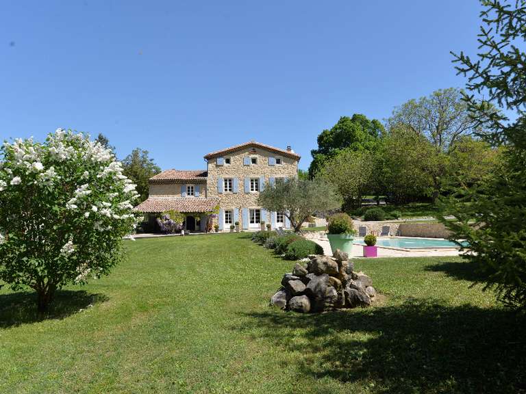 Bien atypique La Coucourde - 380m²
