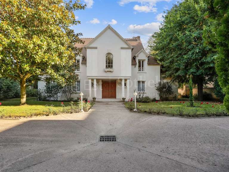 Maison Champigny-sur-Marne - 4 chambres - 409m²