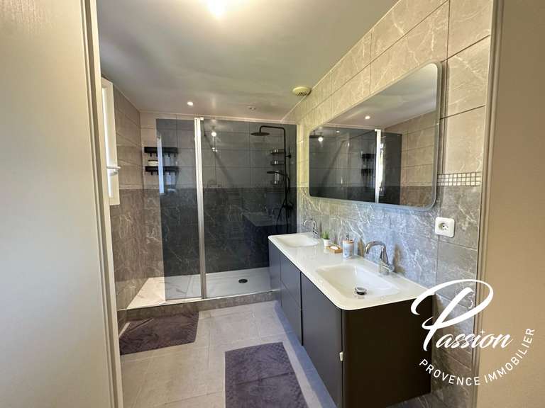 Maison Eyguières - 6 chambres - 242m²