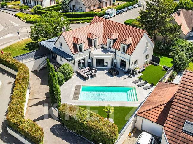 Maison 9 pièces 300 m² · à Fontaine-lès-Dijon · 300 m² · 1 400 000 €