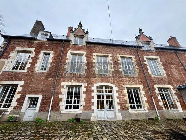 Maison 20 pièces 1300 m² · à Orléans · 1 300 m² · 2 800 000 €