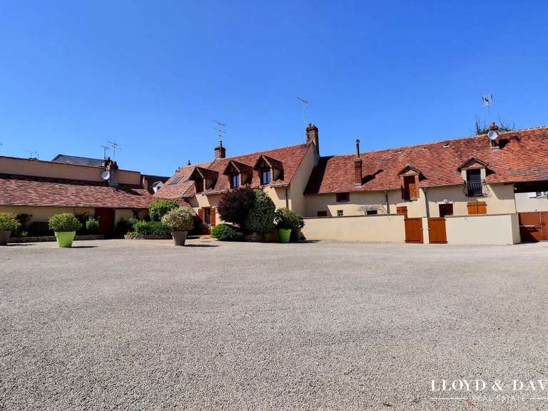 Maison Nogent-sur-Vernisson - 8 chambres - 360m²