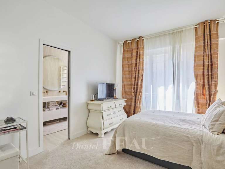 Appartement Paris 16e - 2 chambres - 119m²