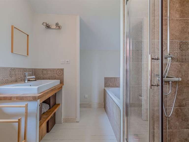 Maison Tassin-la-Demi-Lune - 5 chambres - 275m²