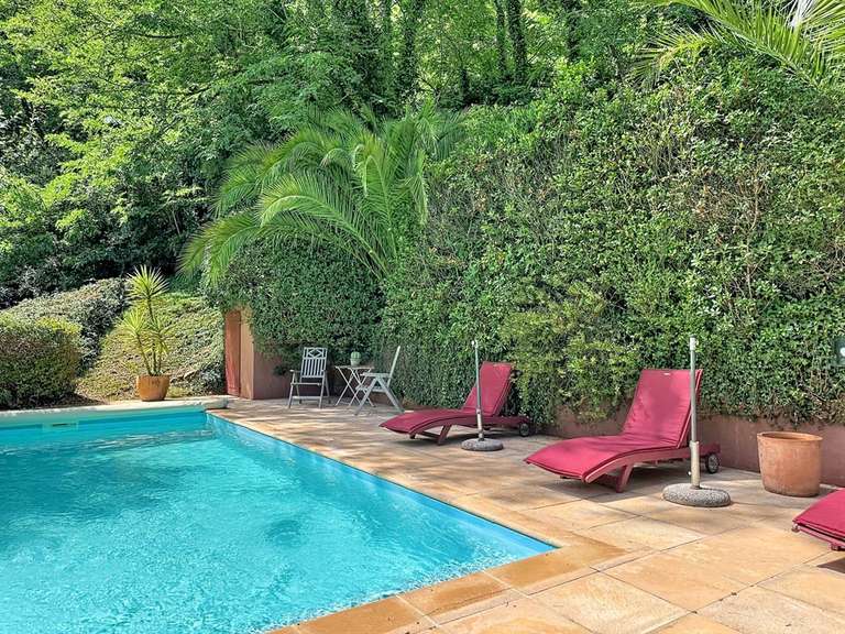 Maison Saint-Pée-sur-Nivelle - 5 chambres - 181m²