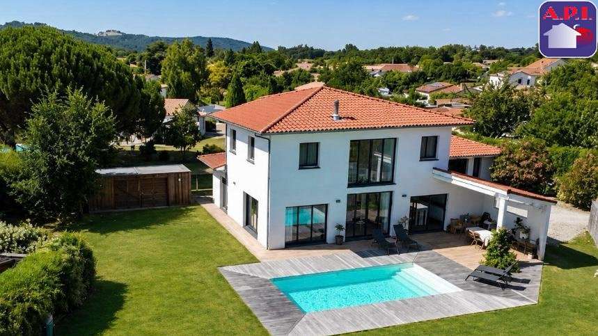 MAISON D'EXCEPTION PROCHE DU CENTRE VILLE Dès les