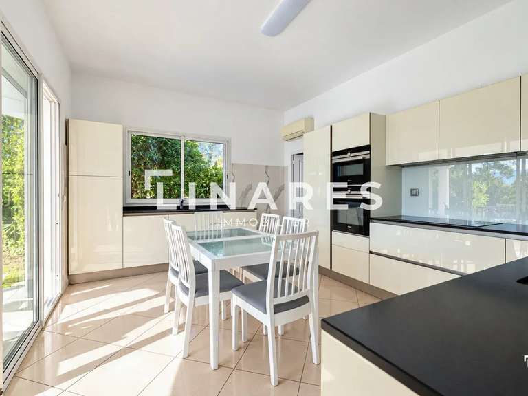Maison Aubagne - 6 chambres - 220m²