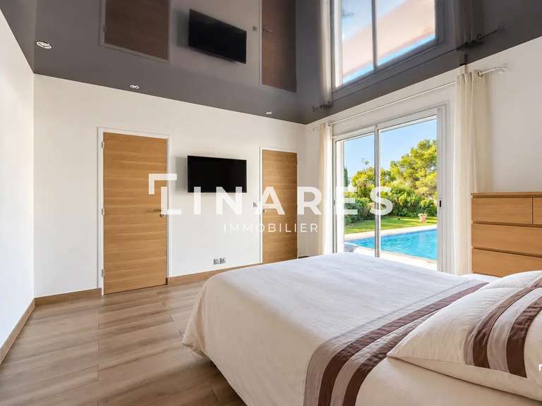 Maison Aubagne - 6 chambres - 220m²