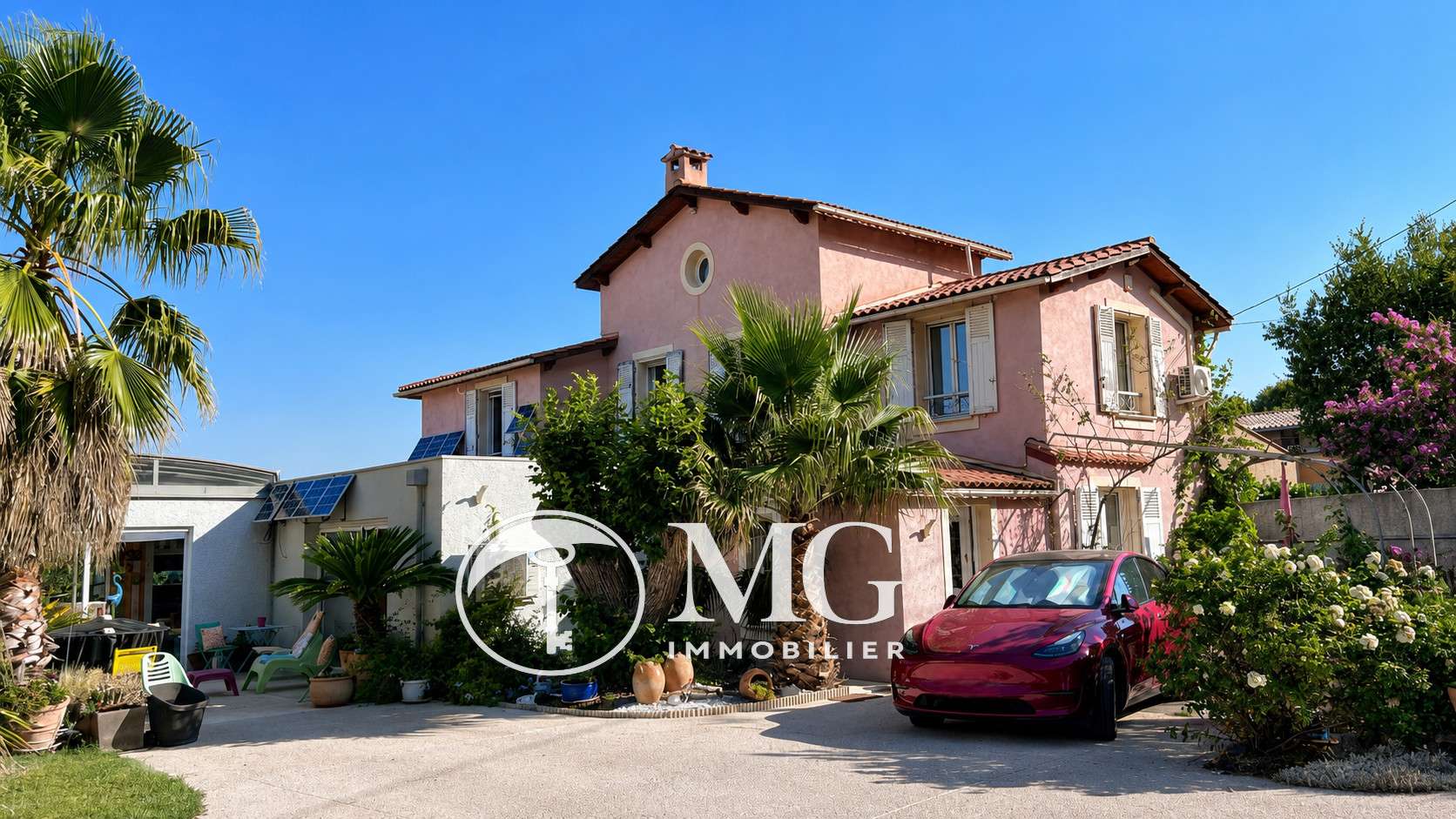 Maison de caractère de 200 m² avec piscine couverte et vue sur les Pénitents