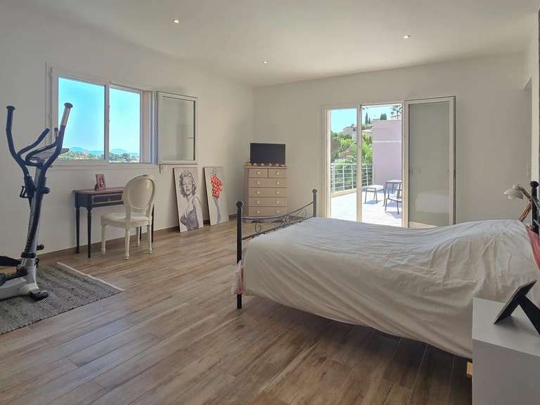 Villa Roquebrune-sur-Argens - 3 chambres - 246m²