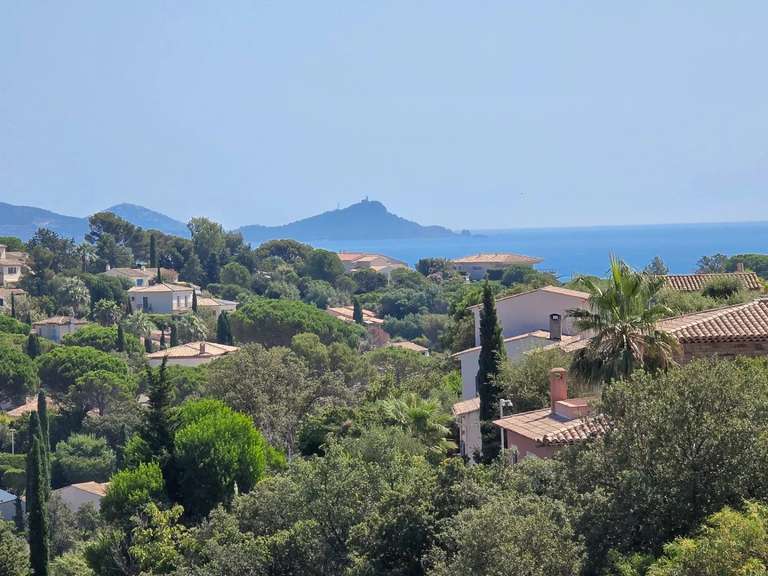 Villa Roquebrune-sur-Argens - 3 chambres - 246m²