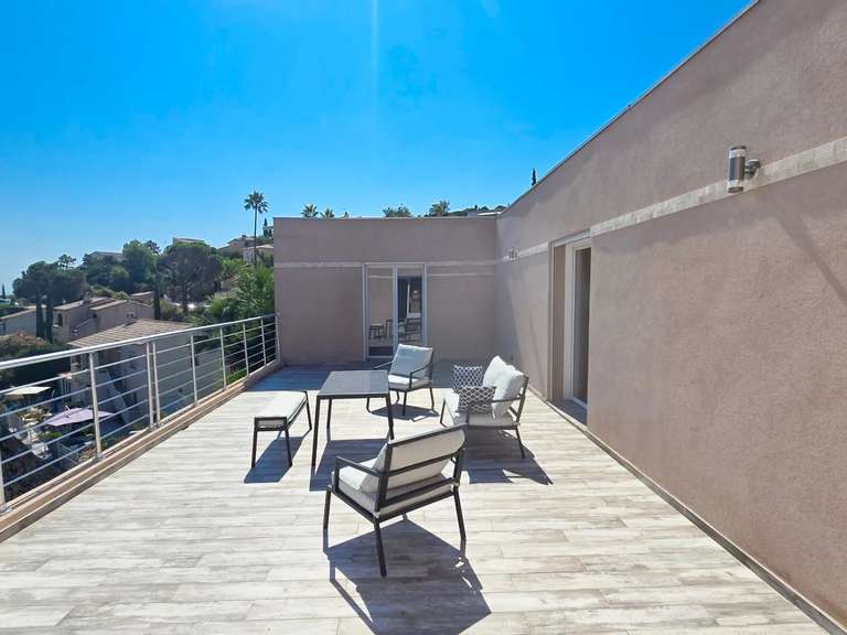 Villa Roquebrune-sur-Argens - 3 chambres - 246m²