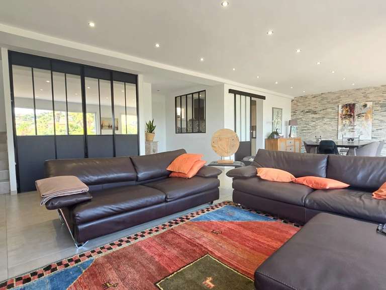 Villa Roquebrune-sur-Argens - 3 chambres - 246m²