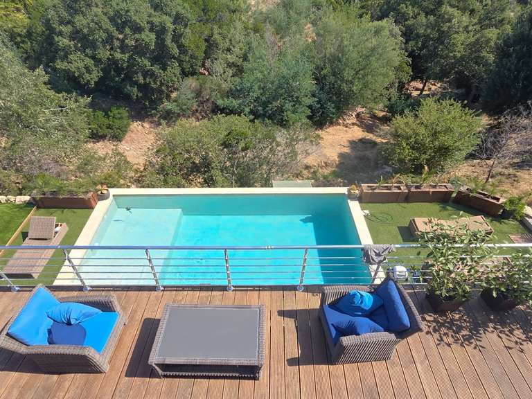 Villa Roquebrune-sur-Argens - 3 chambres - 246m²