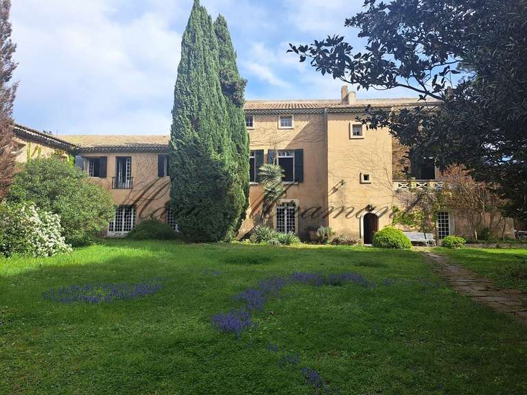 Propriété Orange - 8 chambres - 350m²