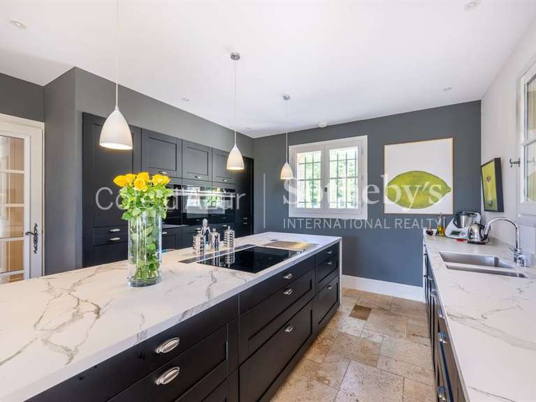 Maison Tourrettes - 5 chambres - 327m²
