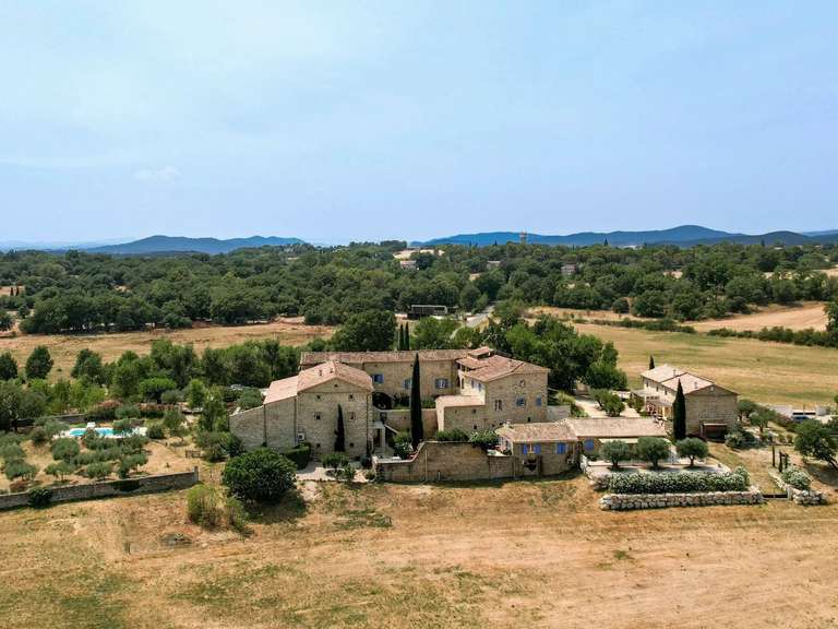 Propriété Uzès - 18 chambres - 1104m²
