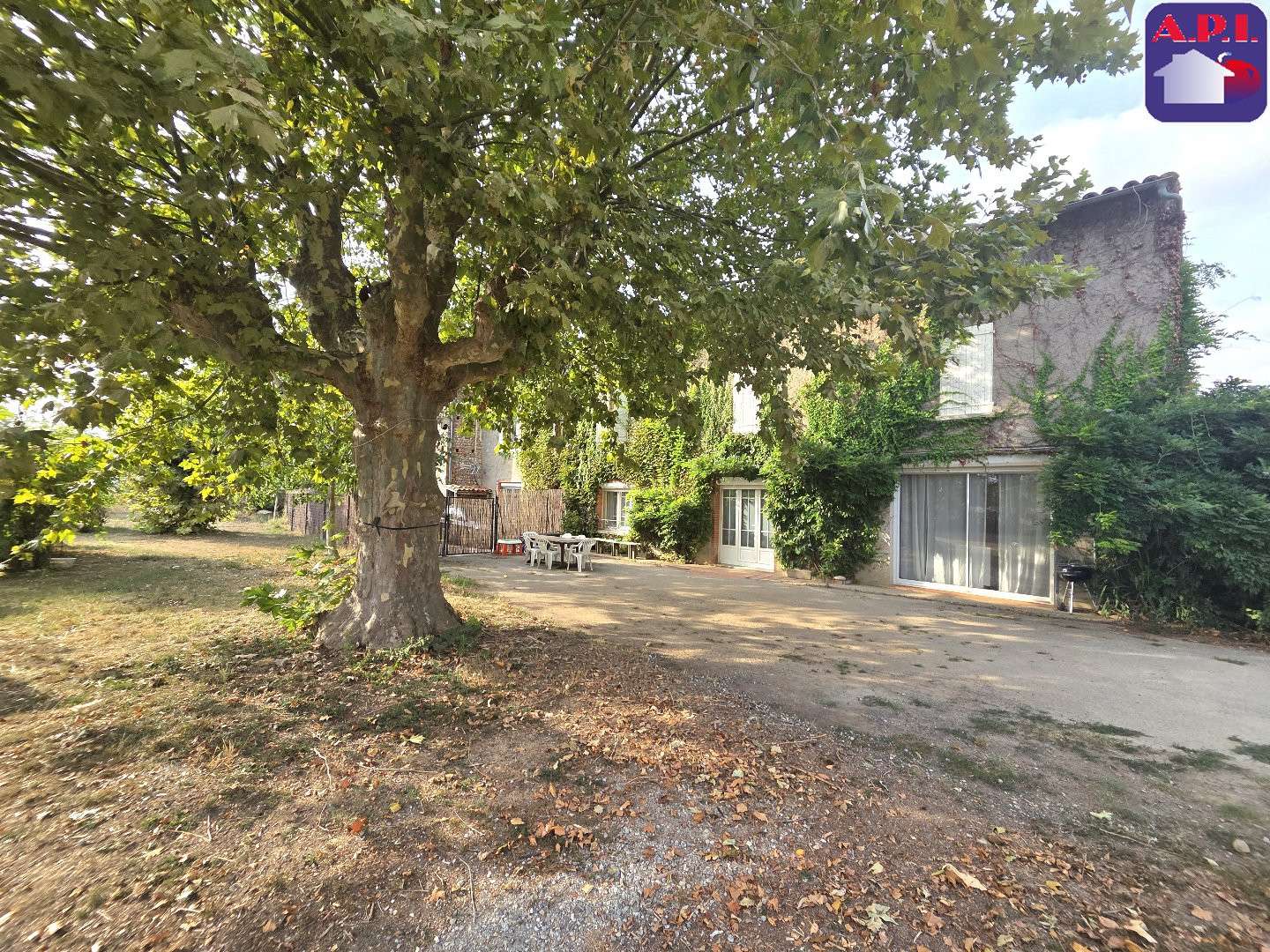 CORPS DE FERME COMPOSÉ DE DEUX HABITATIONS AVEC PI