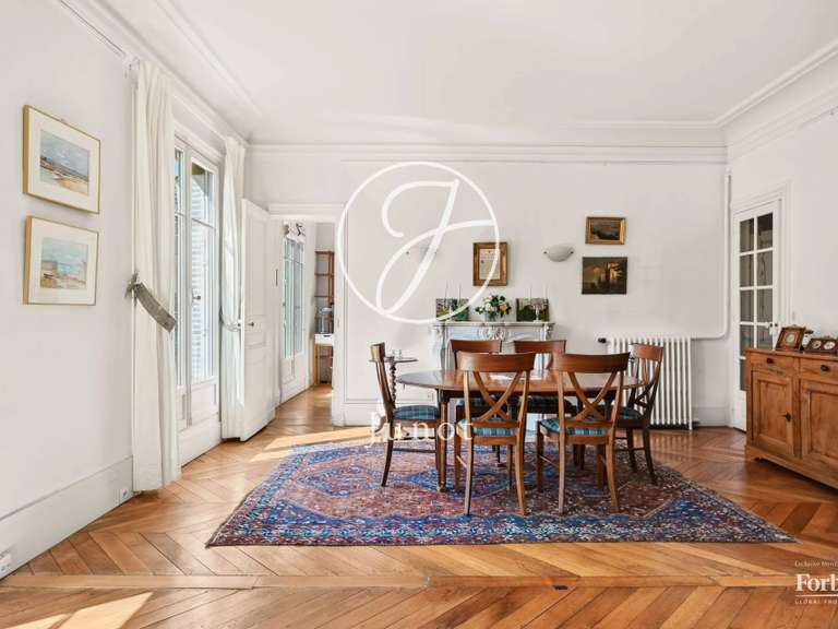 Appartement Paris 16e - 3 chambres - 117m²