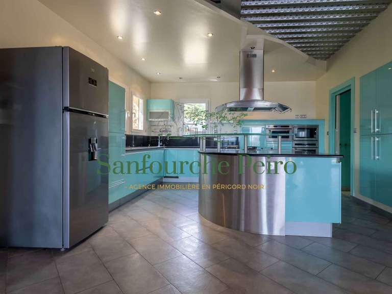 Maison Sarlat-la-Canéda - 3 chambres - 237m²