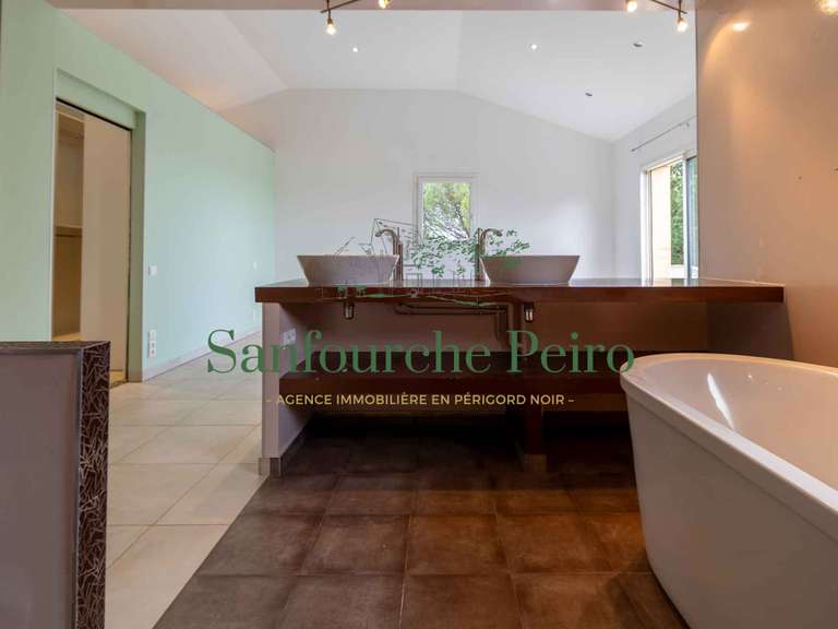 Maison Sarlat-la-Canéda - 3 chambres - 237m²
