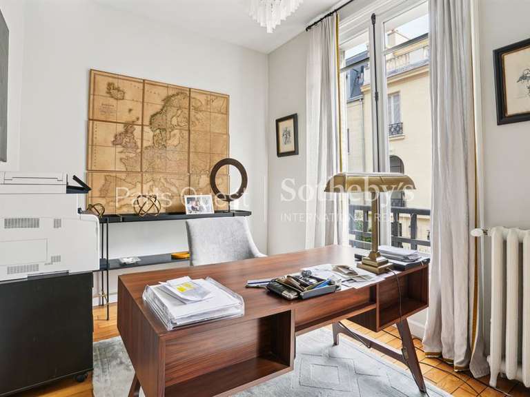 House Neuilly-sur-Seine - 4 bedrooms - 350m²