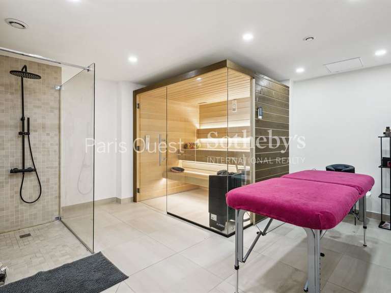 House Neuilly-sur-Seine - 4 bedrooms - 350m²