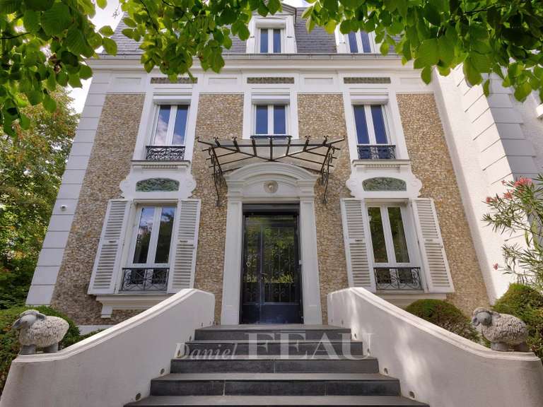 Maison Saint-Maur-des-Fossés - 7 chambres - 593m²