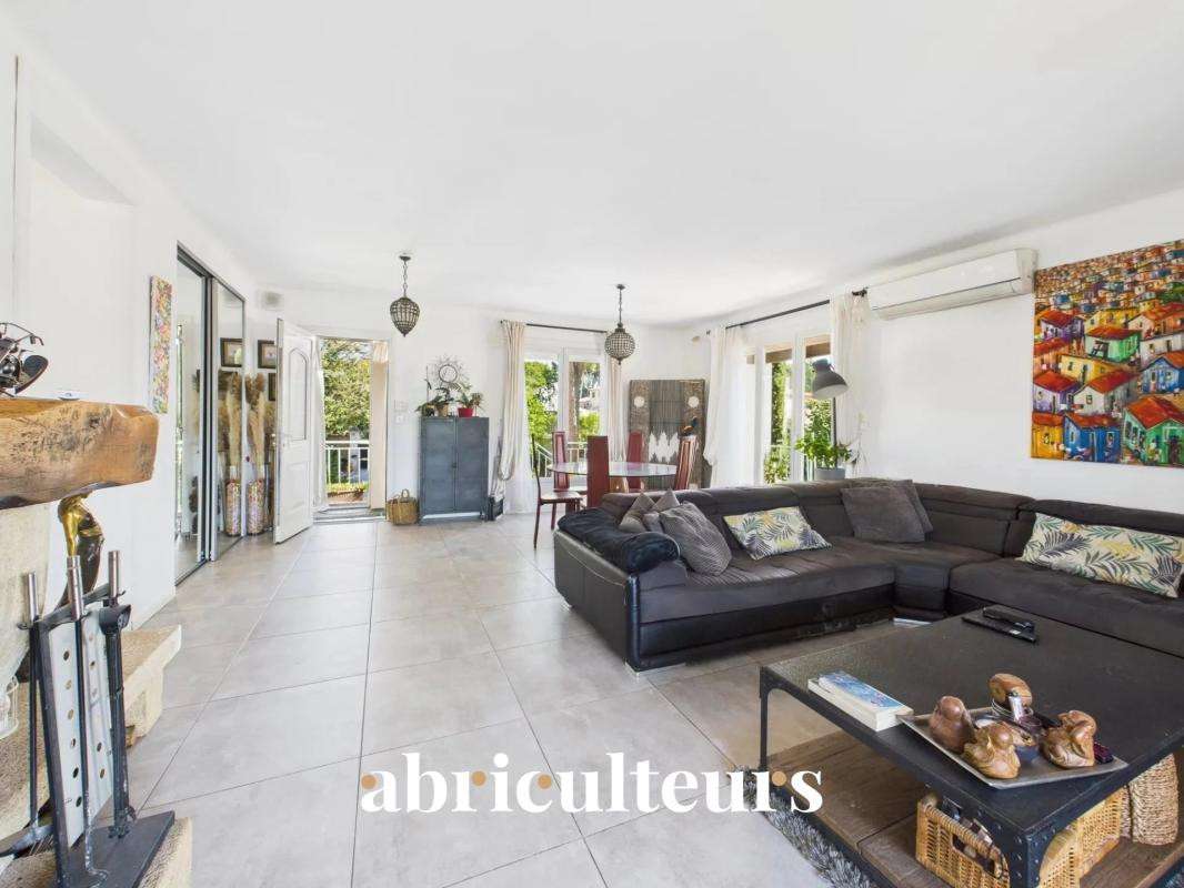 House Bouc-Bel-Air